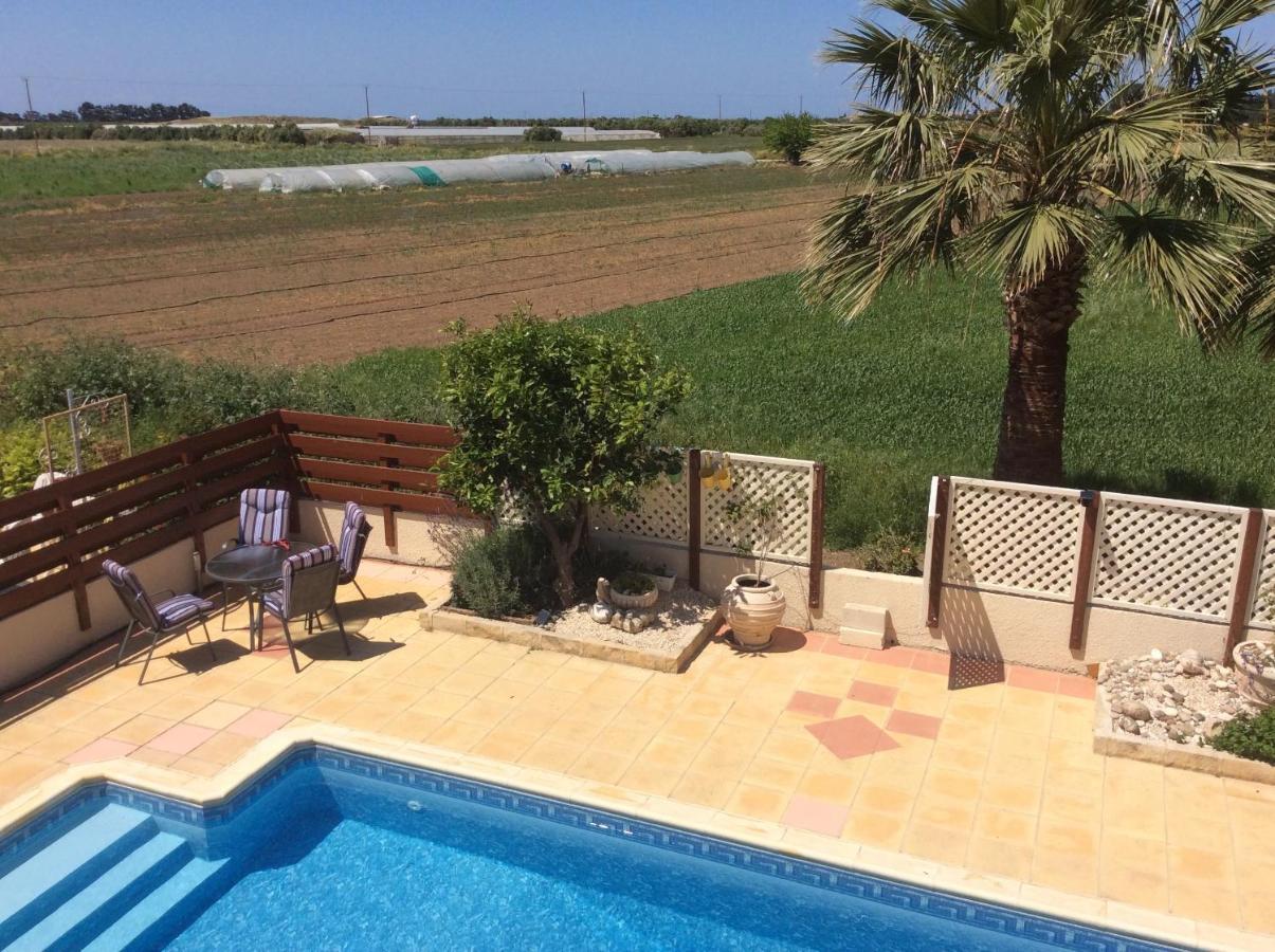 Quality Villa With Pool In Superb Location In Paphos Mandria  Exterior foto