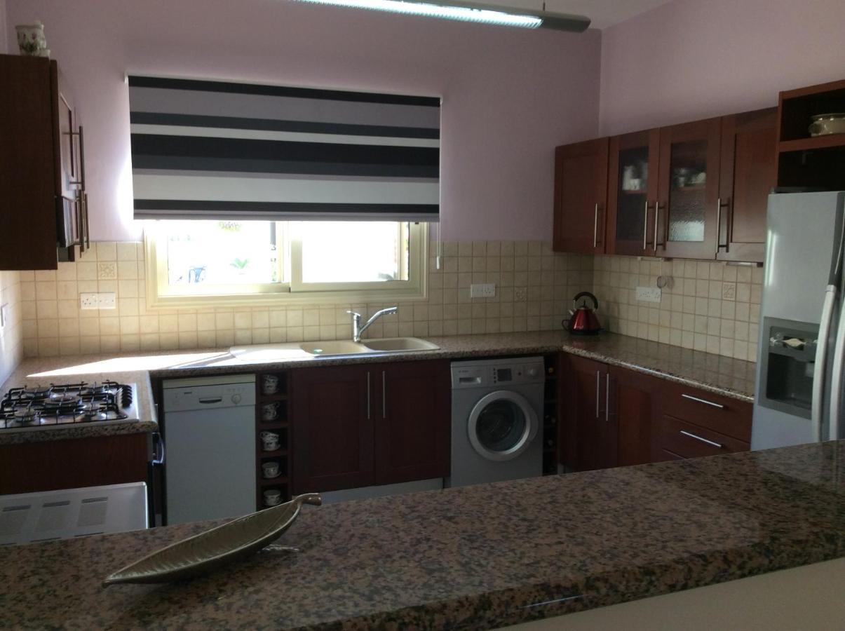 Quality Villa With Pool In Superb Location In Paphos Mandria  Exterior foto