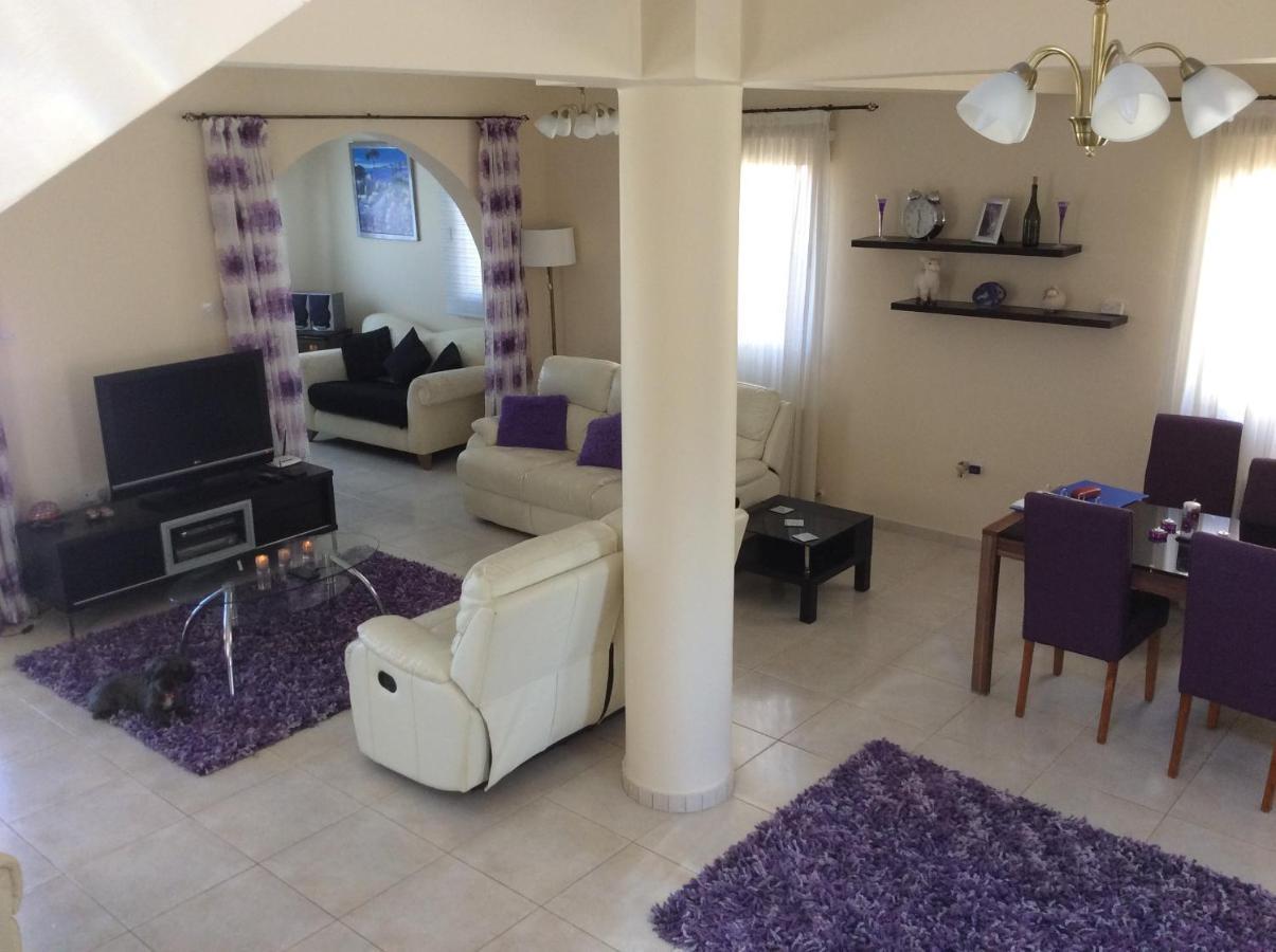 Quality Villa With Pool In Superb Location In Paphos Mandria  Exterior foto